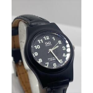 Q&Q Womens Vintage Black Leather Worn Band New Battery Works